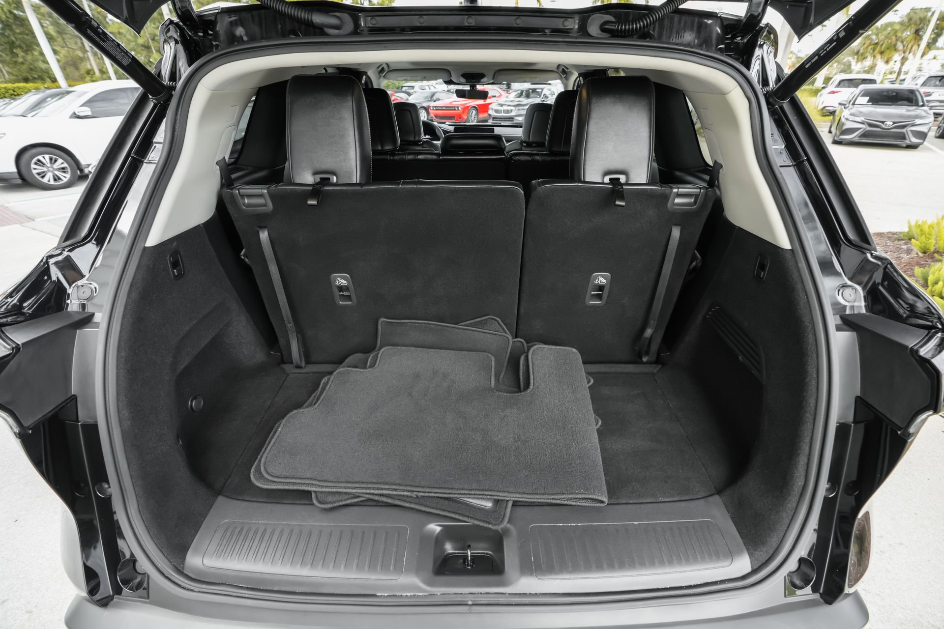 Used 2024 INFINITI QX60 Luxe image 40