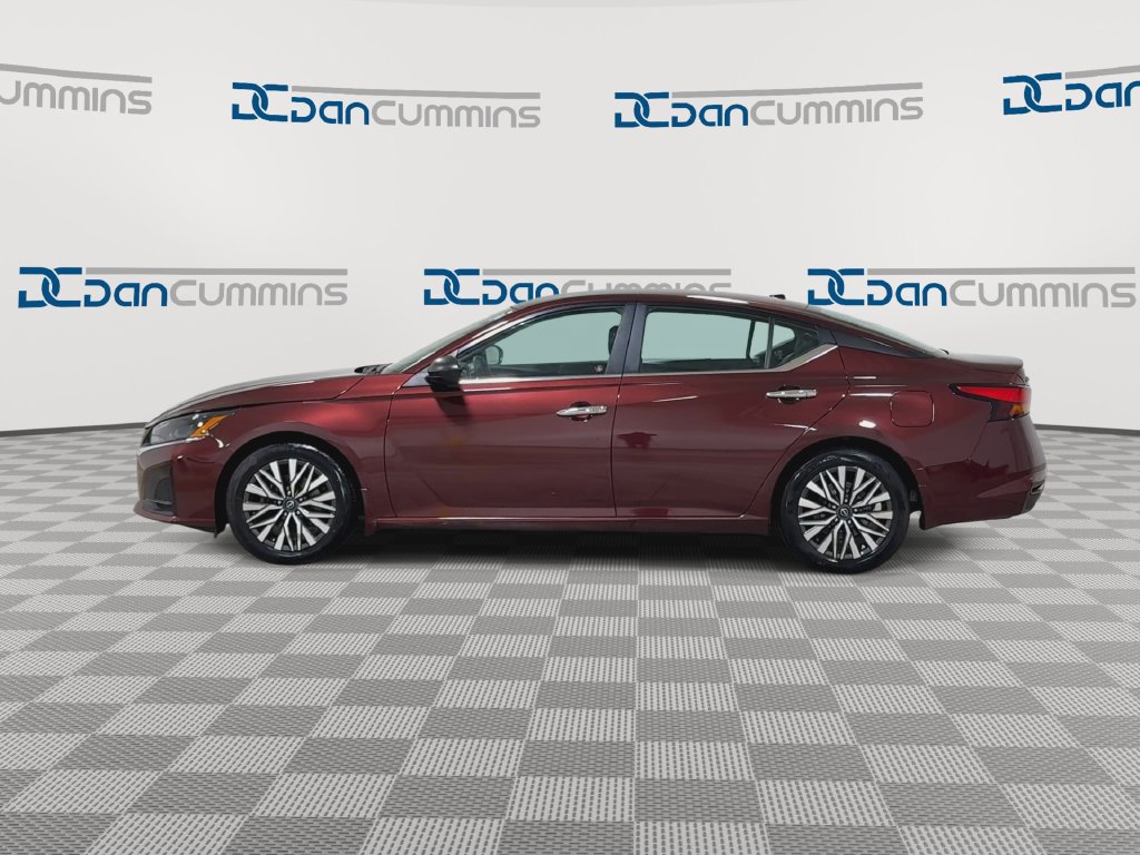 Used 2024 Nissan Altima 2.5 SV FWD image 5