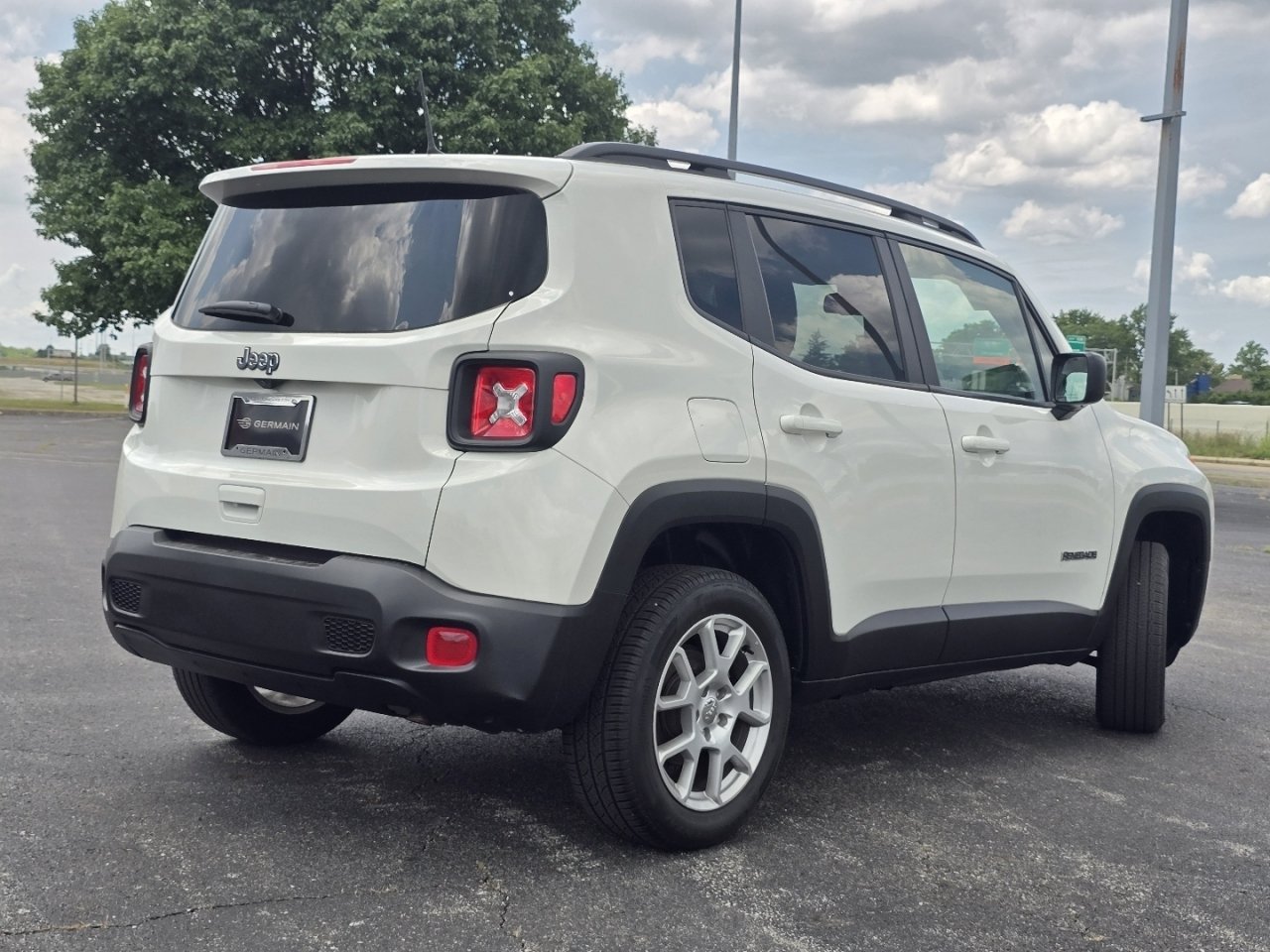 Used 2023 Jeep Renegade Latitude w/ Premium Group AWD/4WD image 16