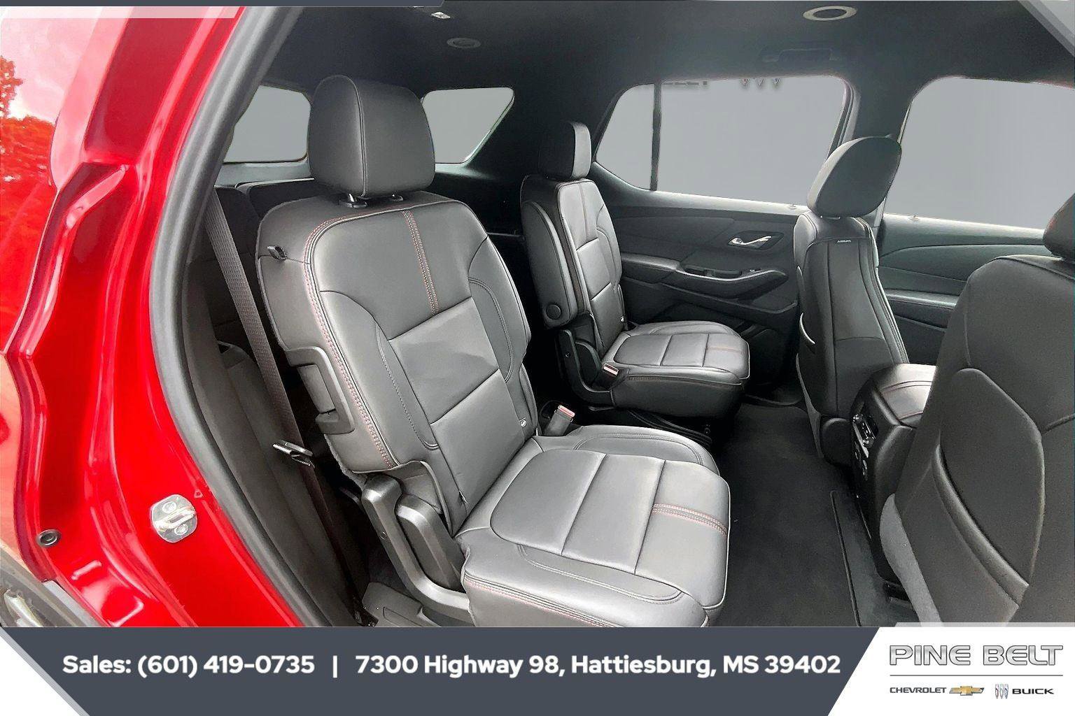 Used 2023 Chevrolet Traverse RS FWD image 20