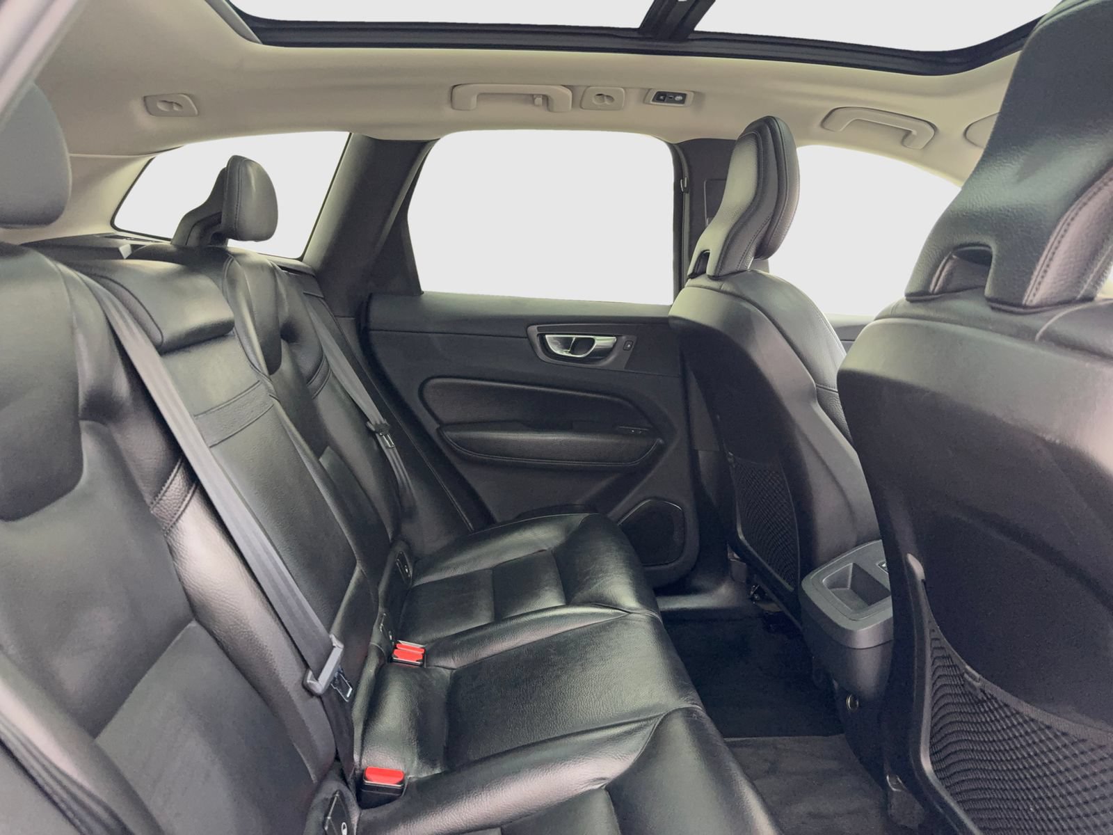 Used 2019 Volvo XC60 T5 Momentum w/ Premium Package AWD/4WD image 44