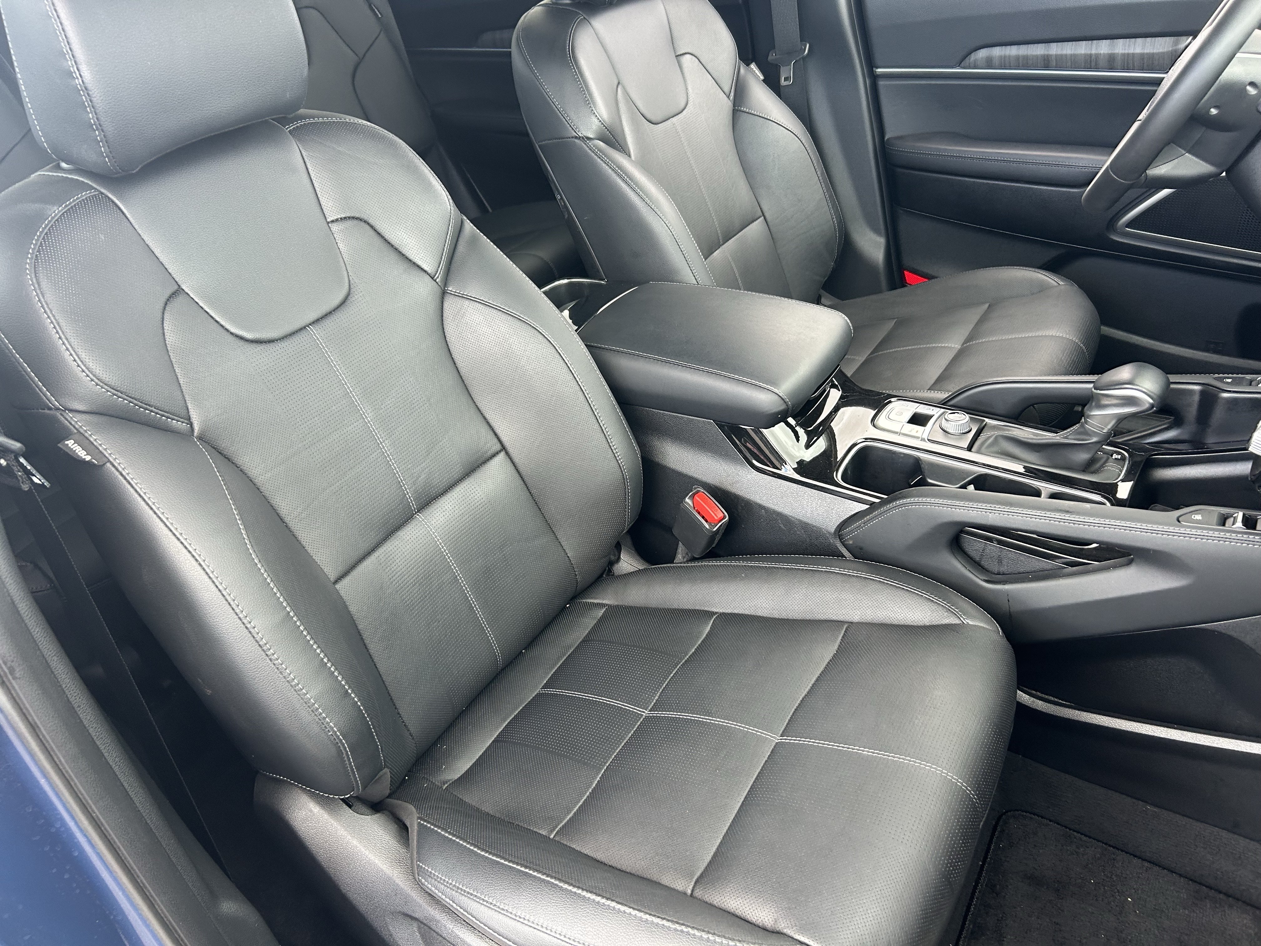 Certified 2023 Kia Telluride EX w/ EX Captain's Chair Package FWD image 11