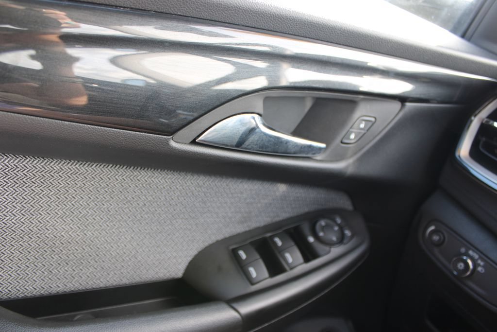Used 2025 Chevrolet TrailBlazer LT w/ Convenience Package FWD image 44