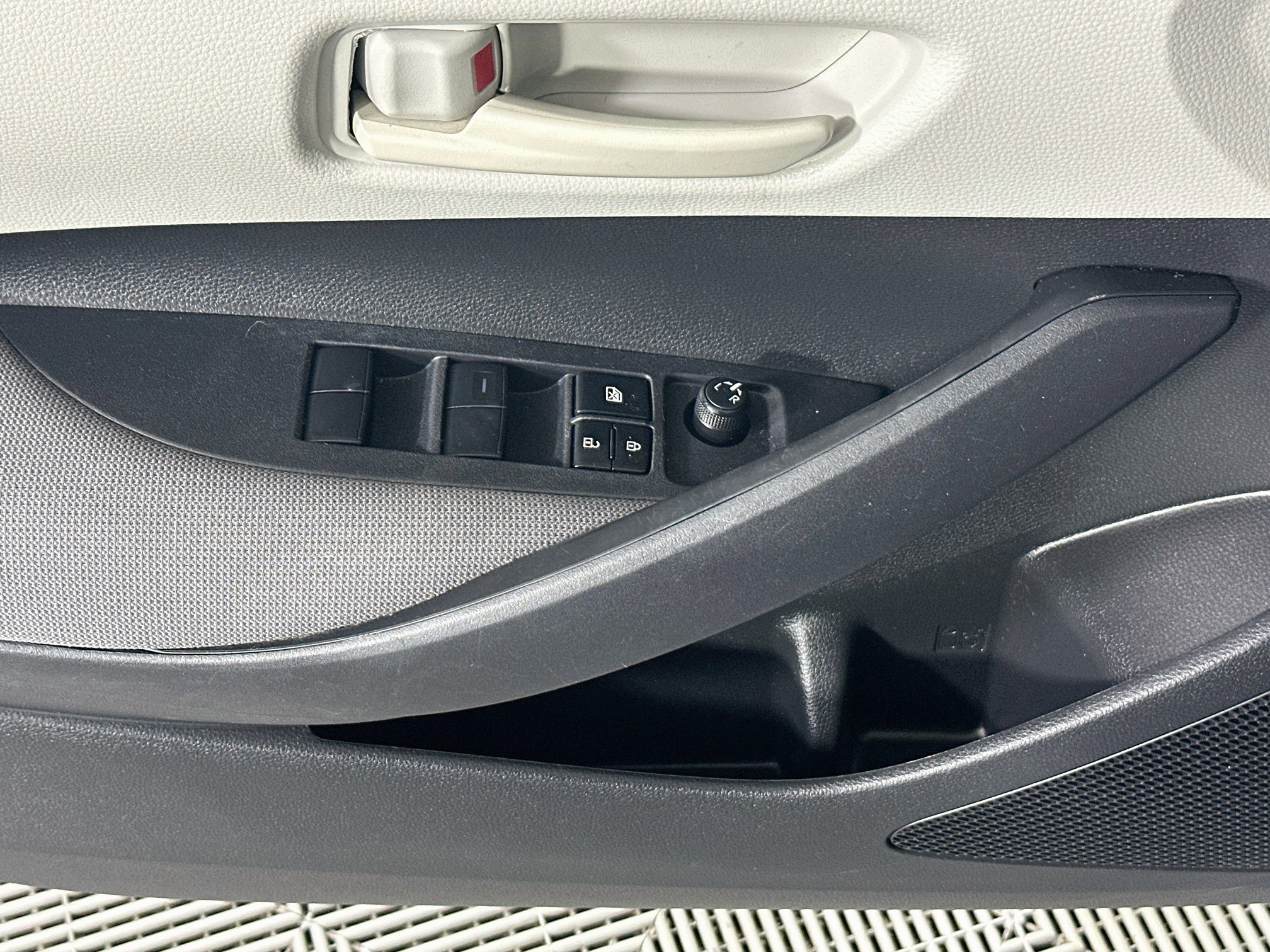 Used 2023 Toyota Corolla LE FWD image 14