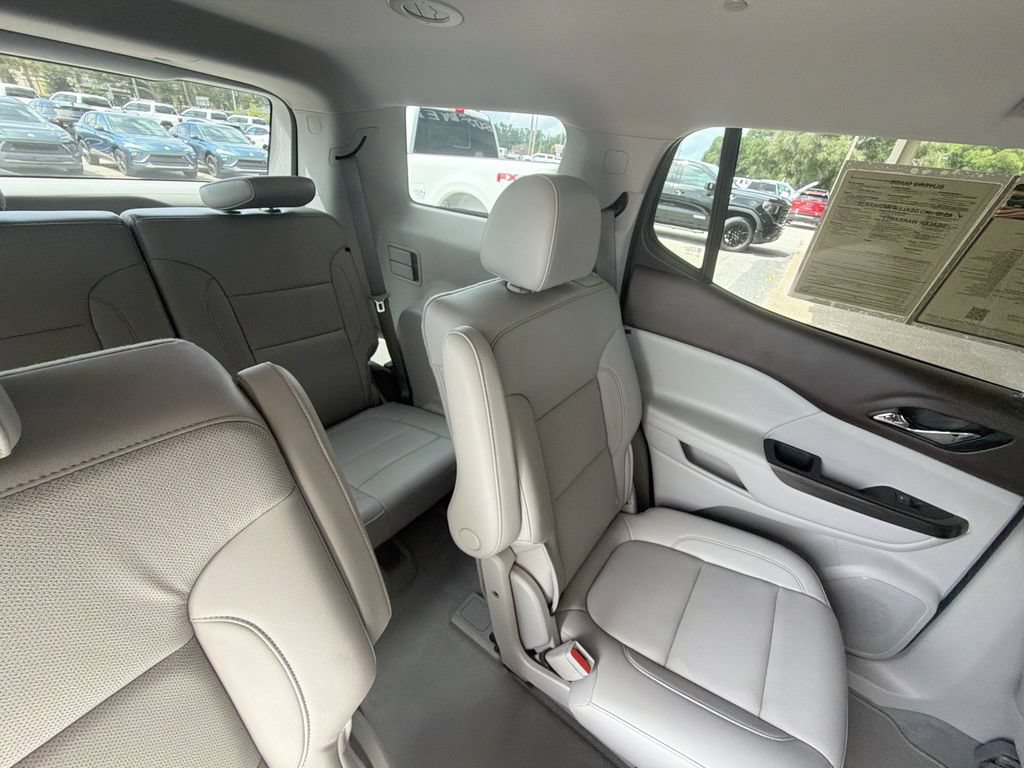 Used 2023 GMC Acadia SLT w/ Technology Package FWD image 12