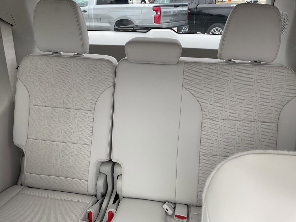 Used 2025 Buick Enclave Avenir w/ Super Cruise Package image 32