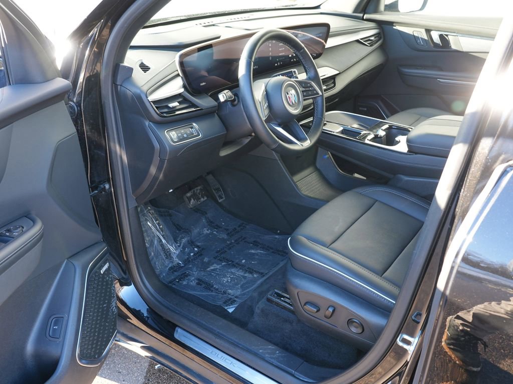Used 2025 Buick Enclave Preferred AWD/4WD image 13