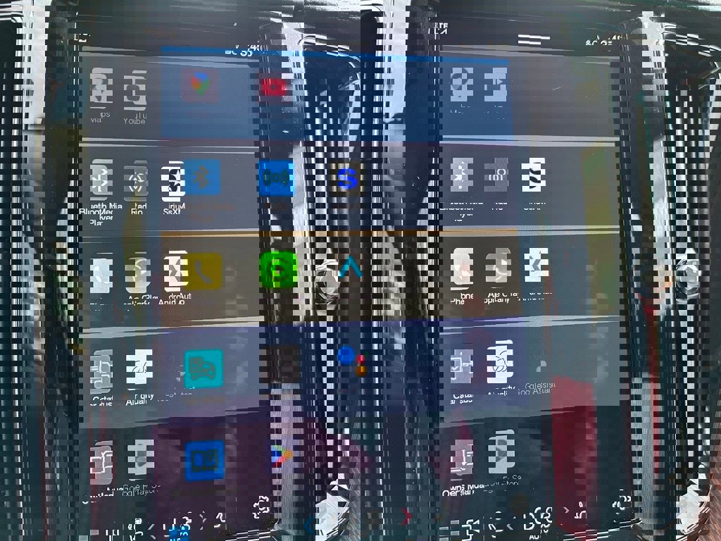 Certified 2024 Volvo XC60 T8 Ultimate w/ Protection Package Premier image 26