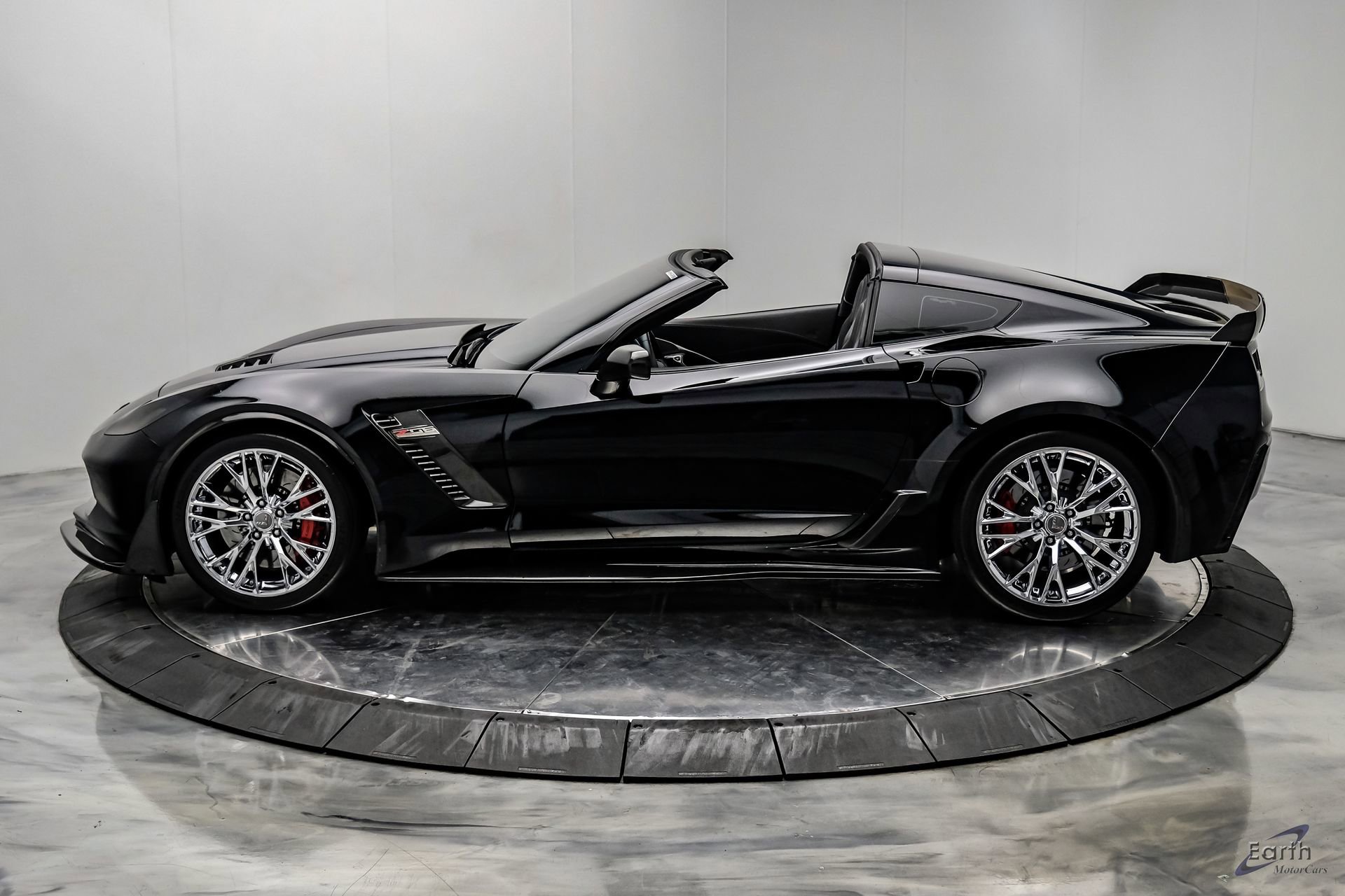 Used 2015 Chevrolet Corvette Z06 w/ 3LZ Preferred Equipment Group image 9
