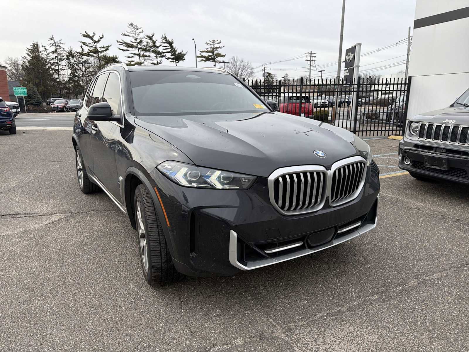 Used 2024 BMW X5 xDrive40i w/ Premium Package image 2