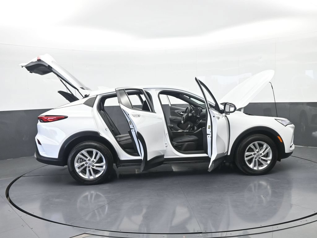 Used 2025 Buick Envista Preferred FWD image 65