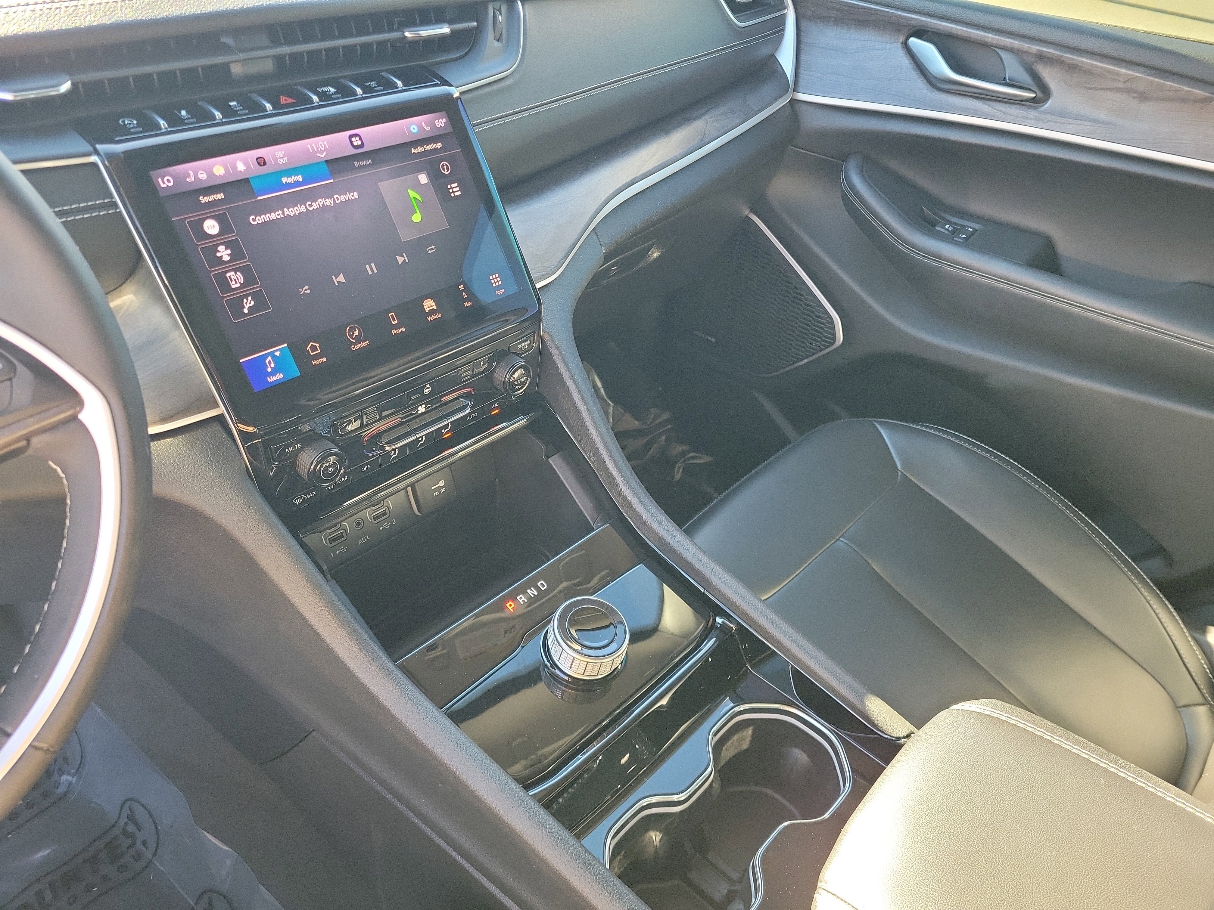 Used 2023 Jeep Grand Cherokee L Limited w/ Black Appearance Package image 35