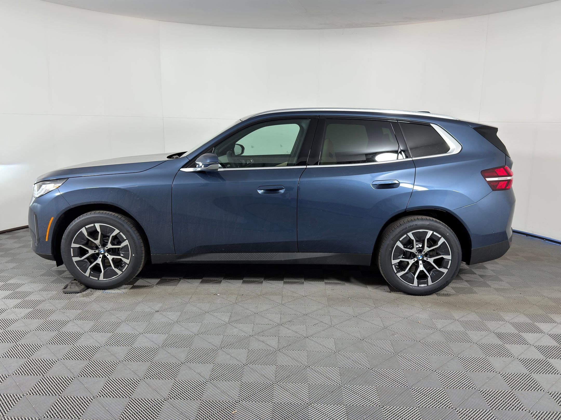 Used 2026 BMW X3 xDrive30 w/ Convenience Package AWD/4WD image 2