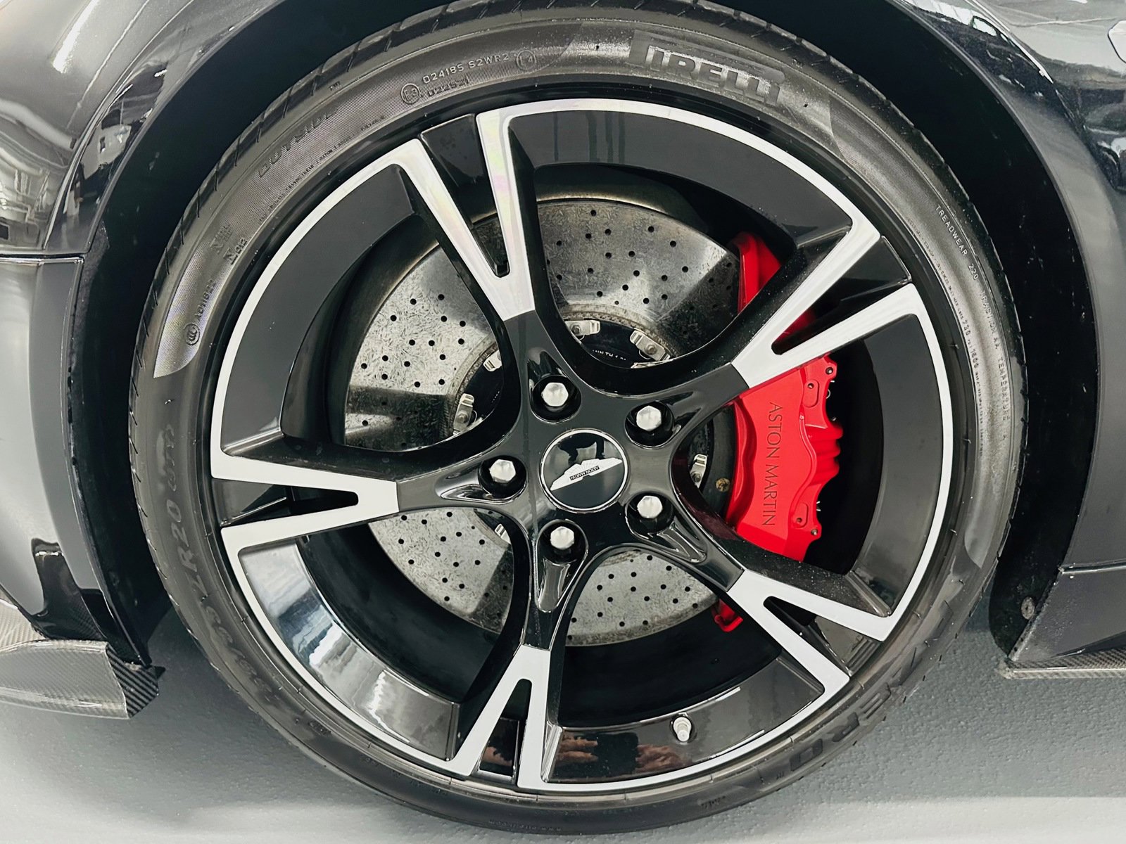 Used 2018 Aston Martin Vanquish S RWD image 24