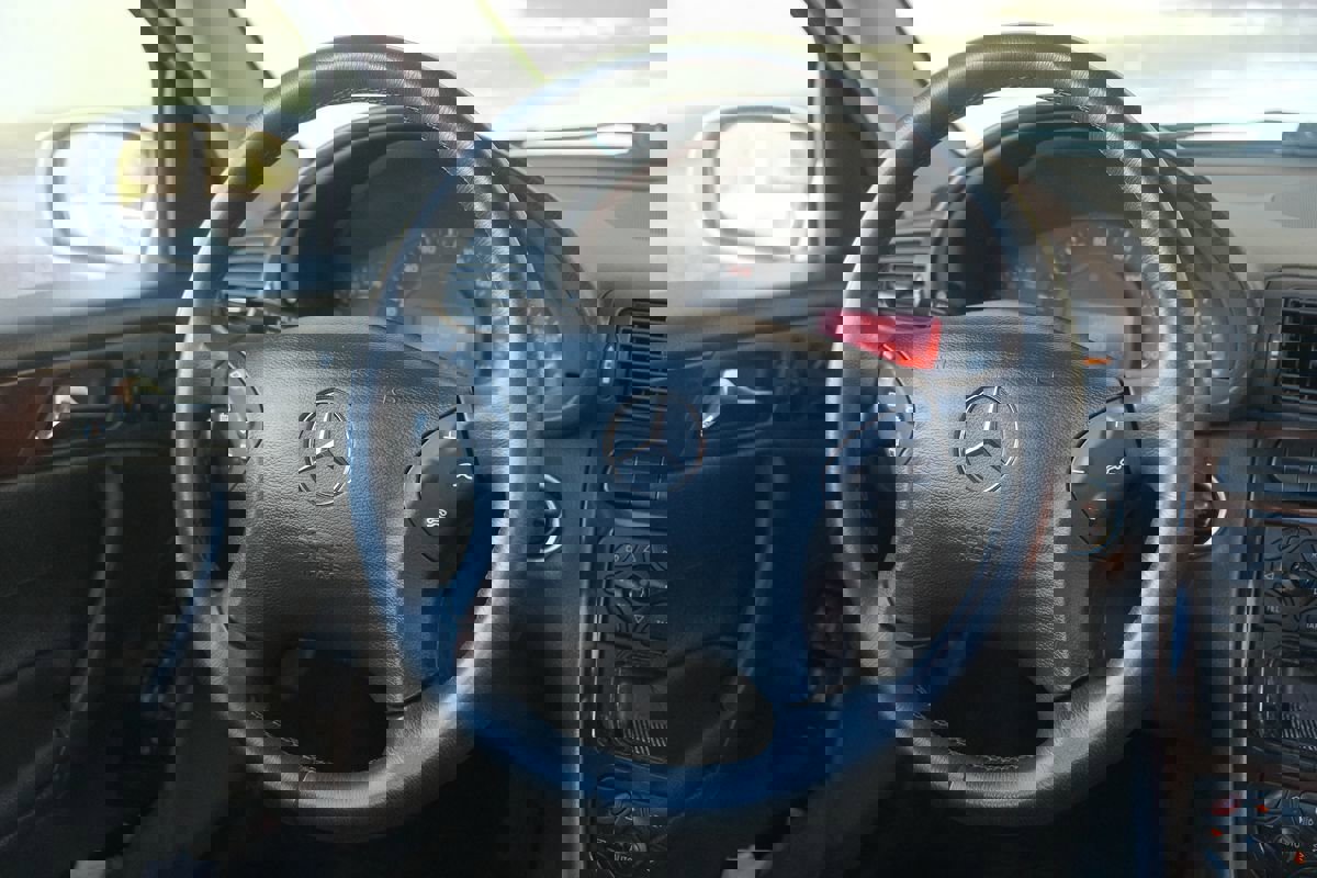 Used 2002 Mercedes-Benz C 320 Sedan image 43