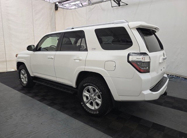 Used 2016 Toyota 4Runner SR5 AWD/4WD image 3