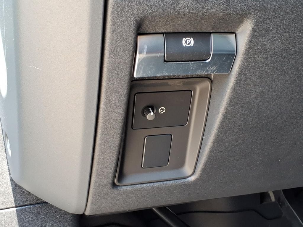 New 2026 Land Rover Defender 110 S AWD/4WD image 13