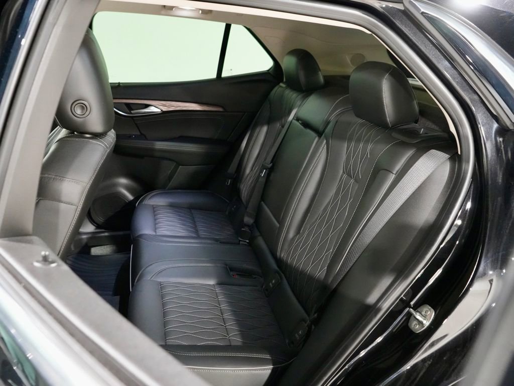 Used 2022 Buick Envision Avenir w/ Technology Package II image 29