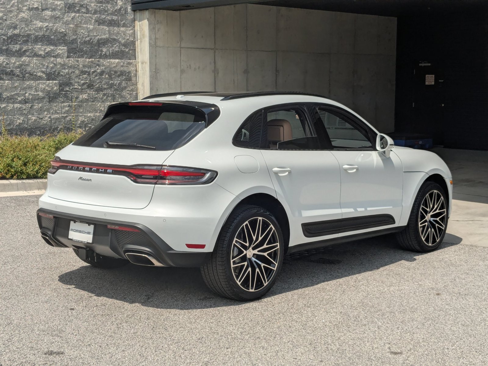 New 2026 Porsche Macan AWD/4WD image 9