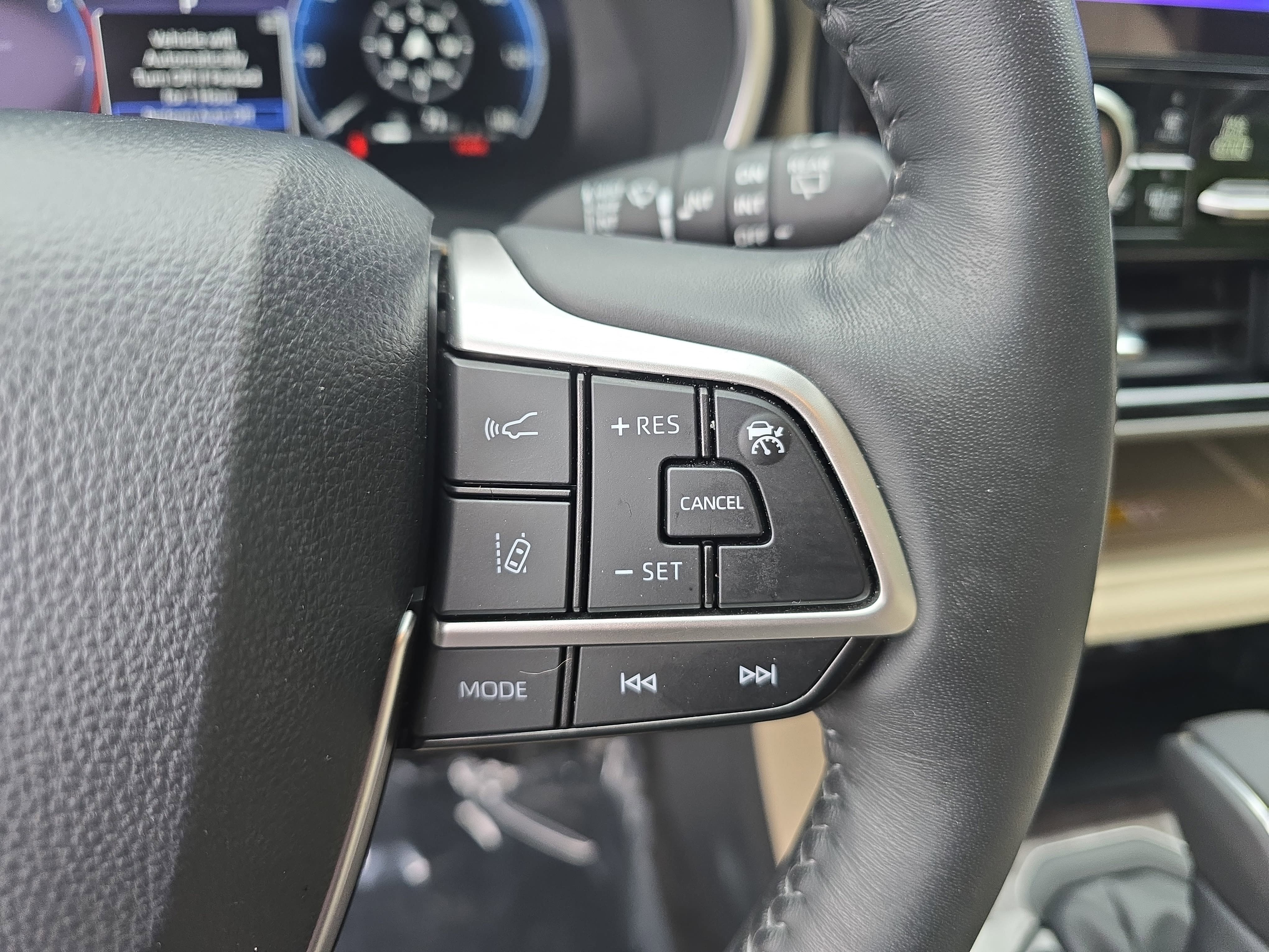 Used 2024 Toyota Highlander Limited AWD/4WD image 20