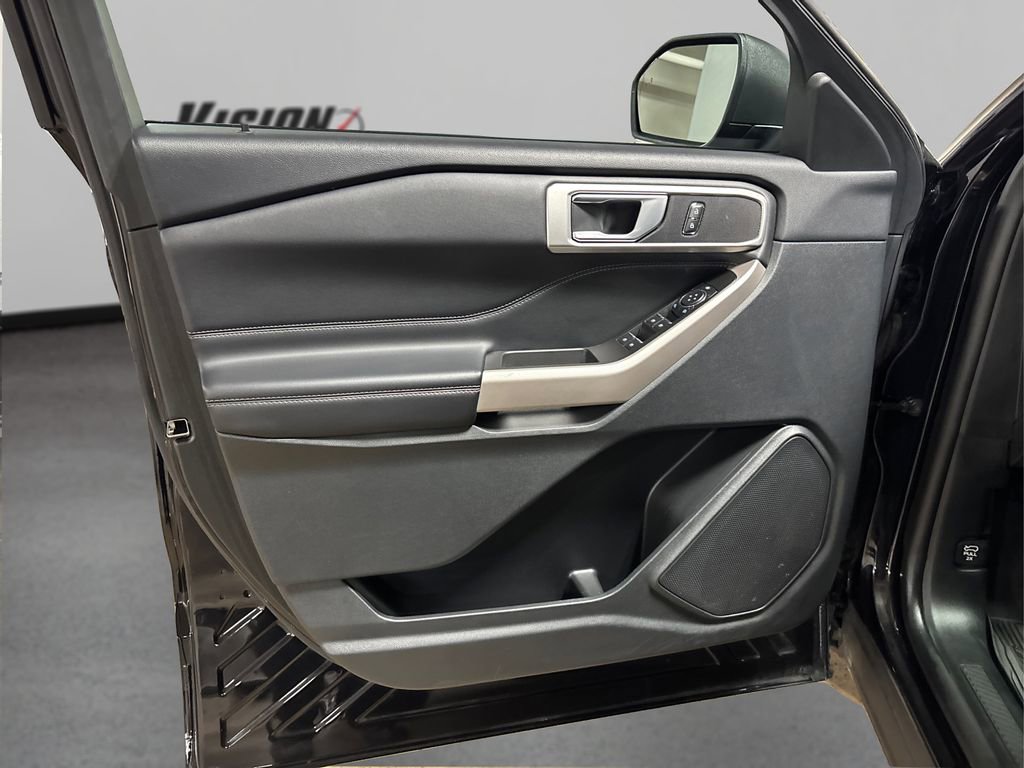 Used 2023 Ford Explorer XLT image 23