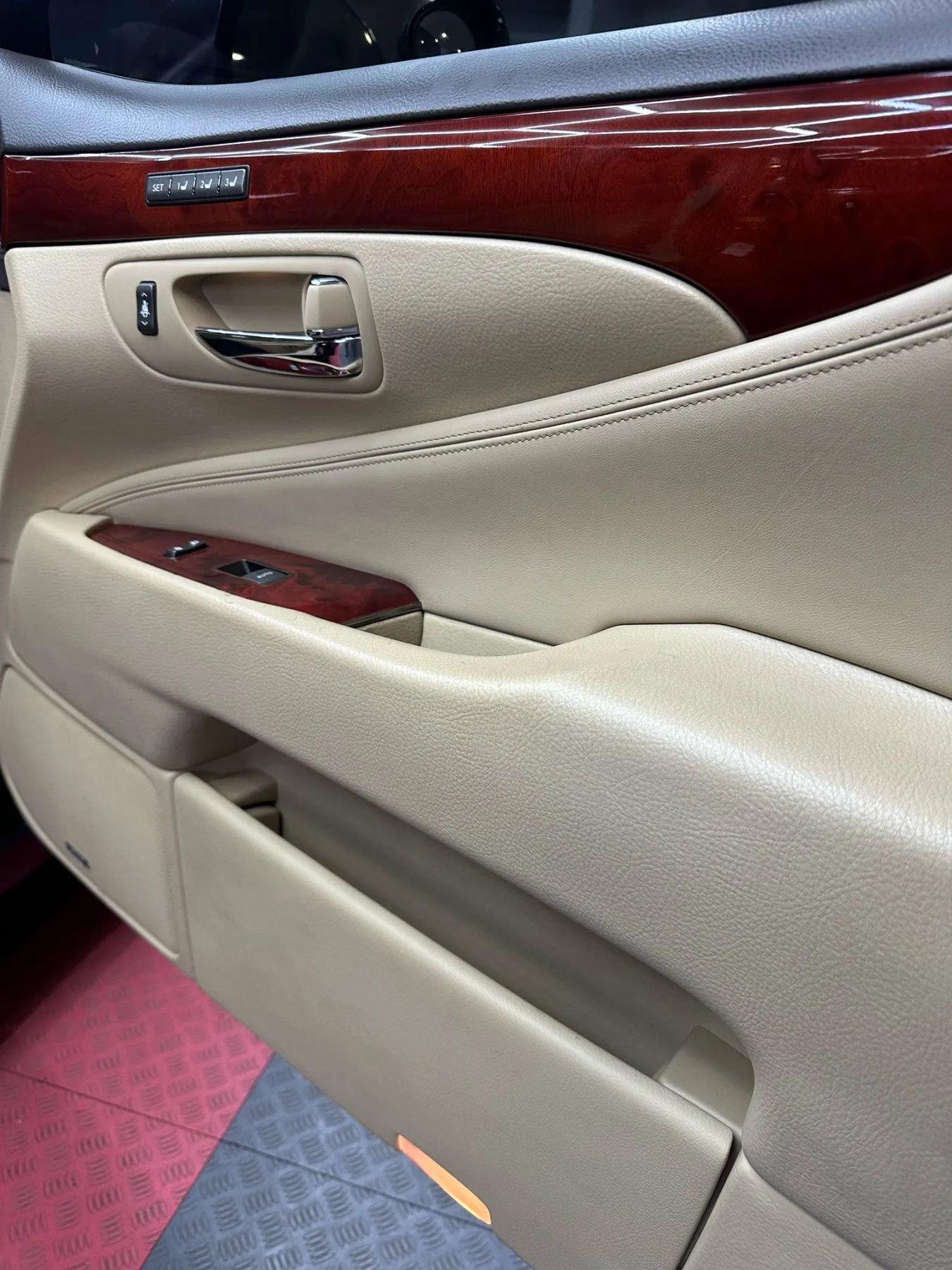 Used 2009 Lexus LS 460 AWD image 26