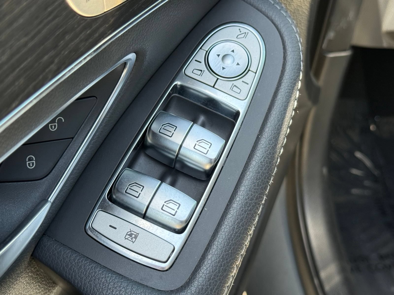 Used 2019 Mercedes-Benz C 300 Sedan w/ Premium Package image 24