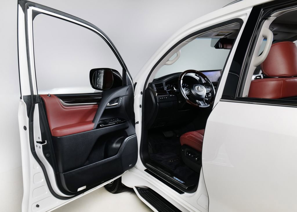 Used 2018 Lexus LX 570 4WD image 30