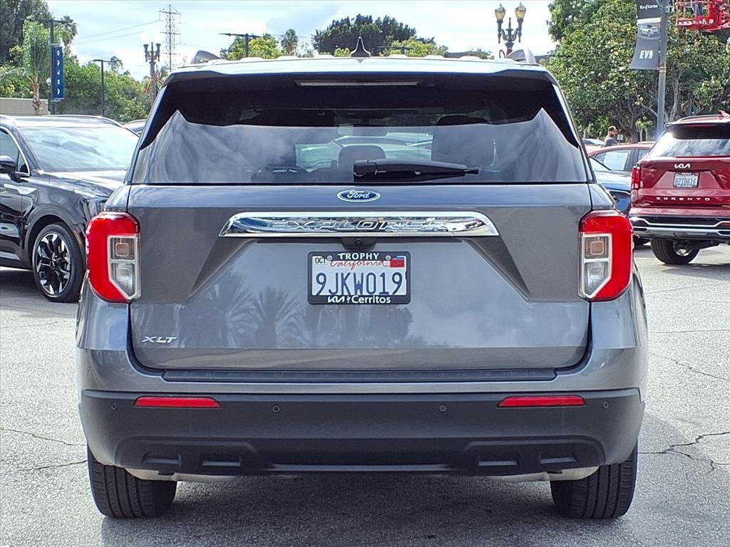 Used 2023 Ford Explorer XLT image 4