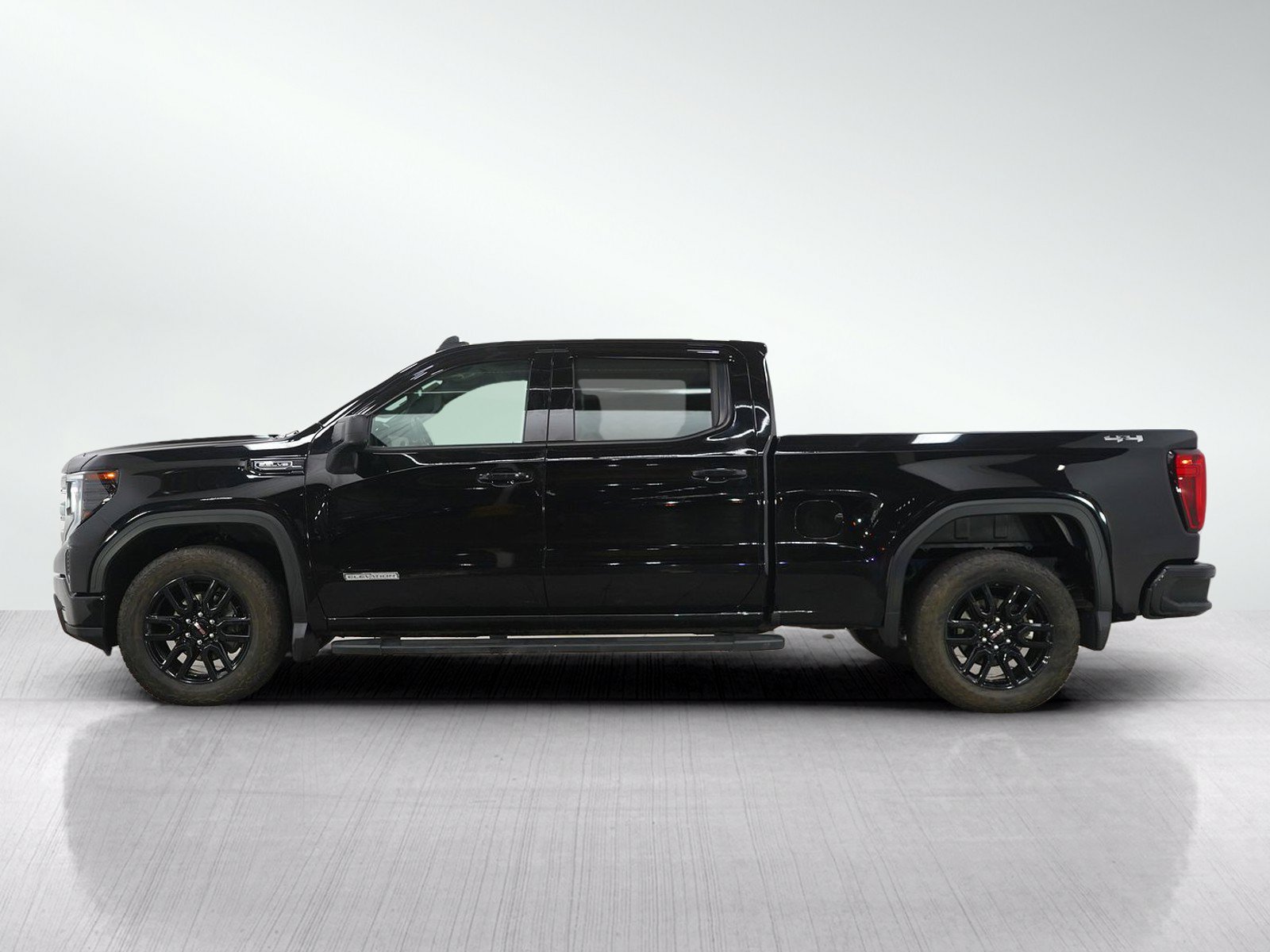 Used 2022 GMC Sierra 1500 Elevation w/ Max Trailering Package AWD/4WD image 2