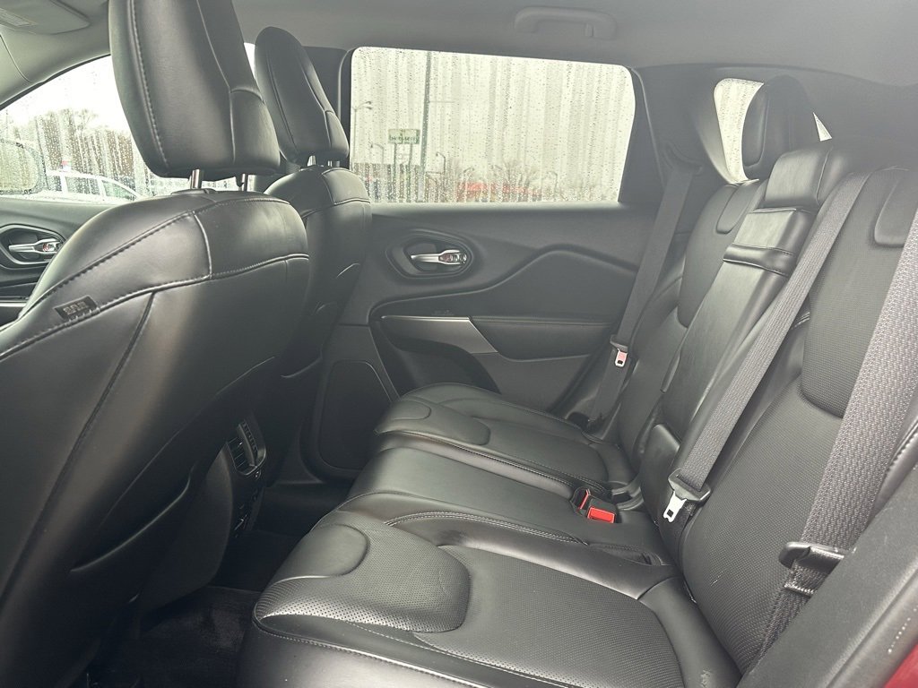 Used 2019 Jeep Cherokee Overland w/ Technology Group image 12