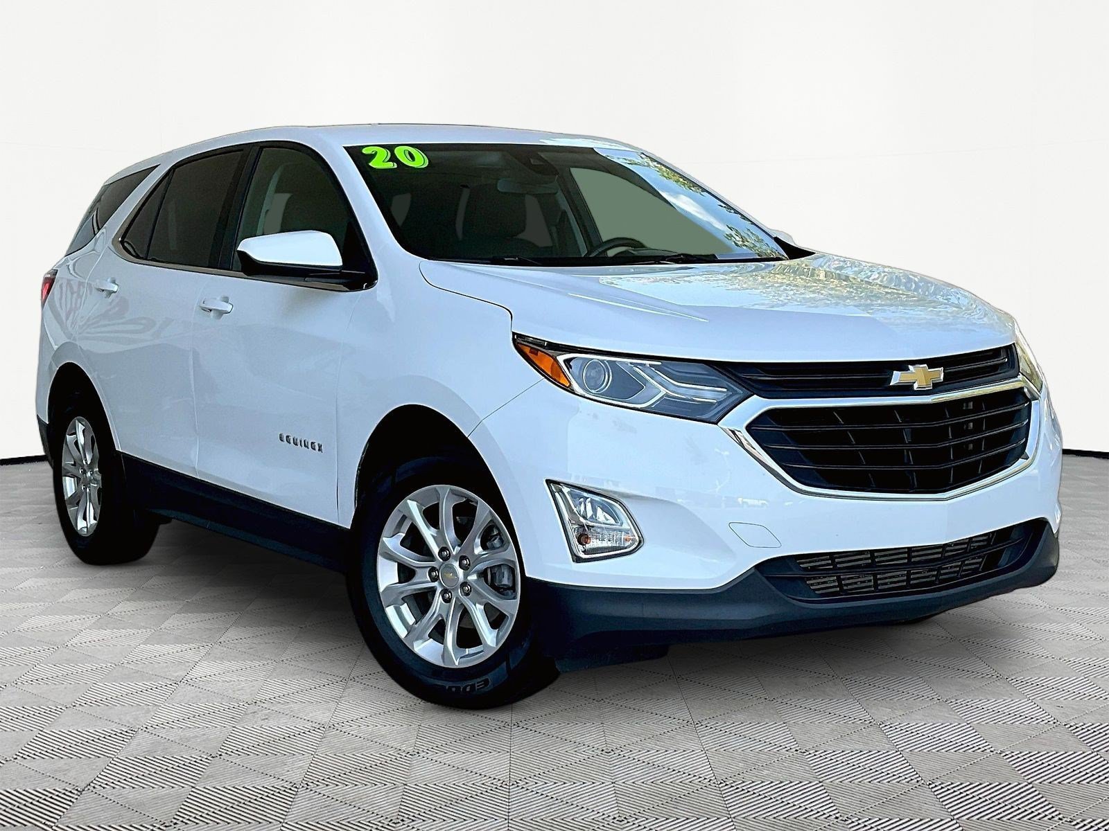 Used 2020 Chevrolet Equinox LT w/ Driver Convenience Package FWD image 3