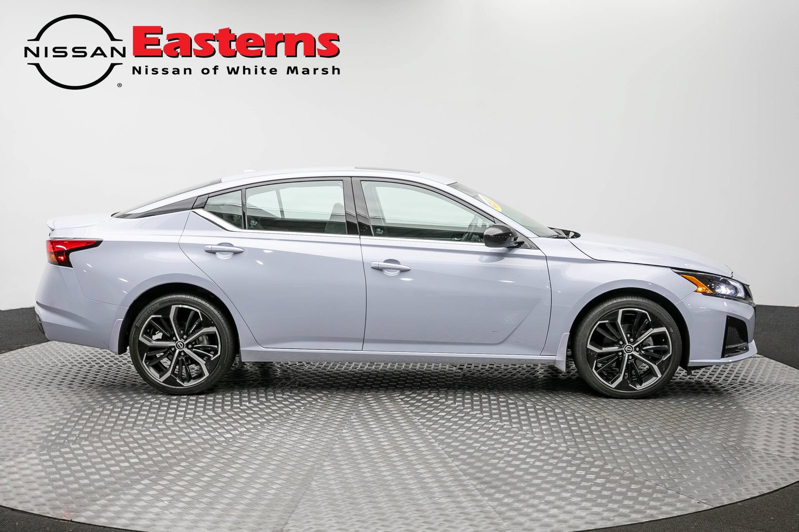 Used 2023 Nissan Altima 2.5 SR AWD/4WD image 3