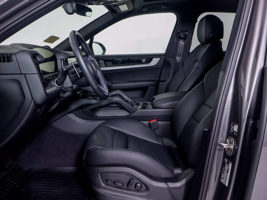 Certified 2026 Porsche Cayenne E-Hybrid AWD/4WD image 4