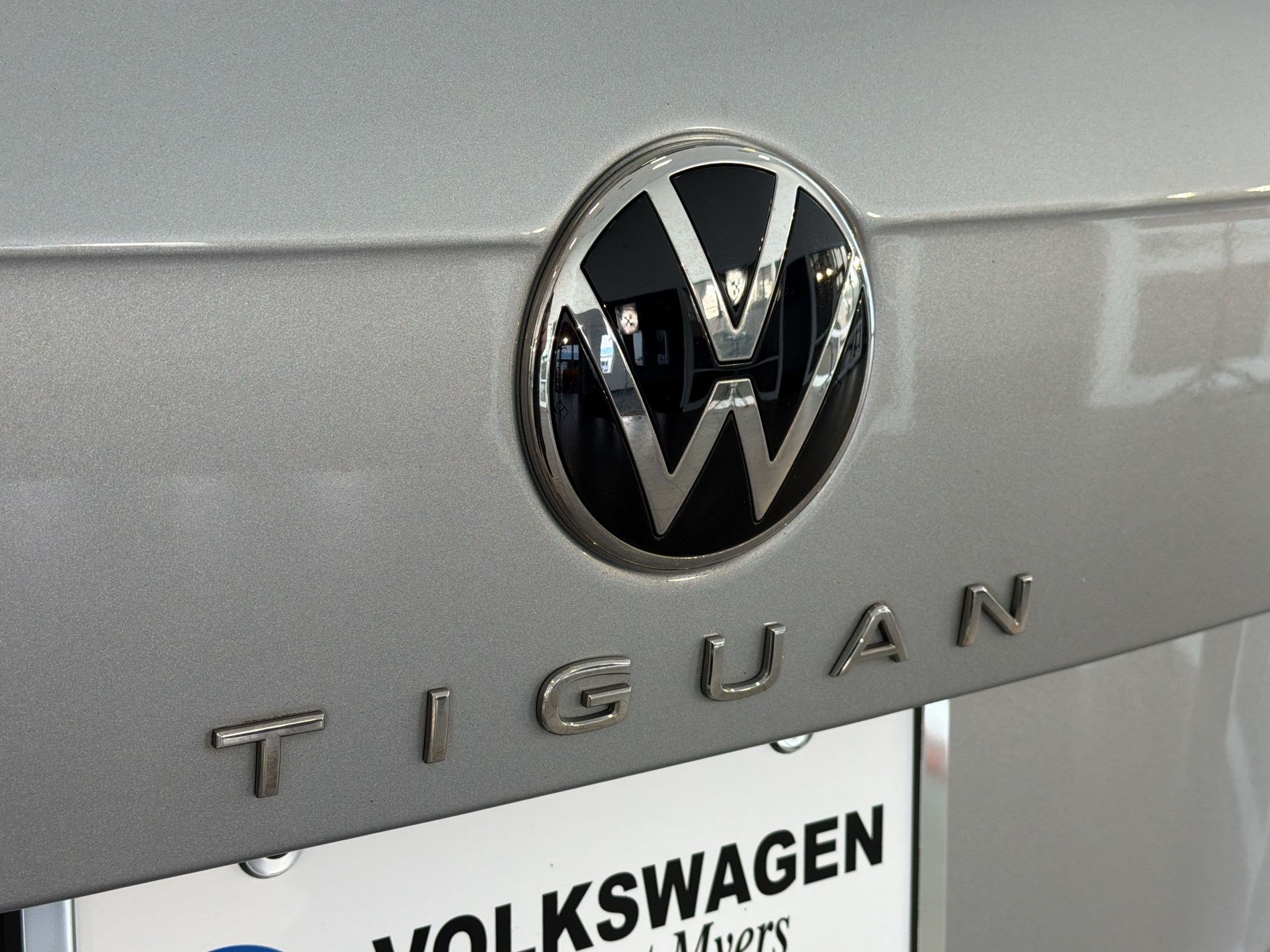 Used 2022 Volkswagen Tiguan SE FWD image 34