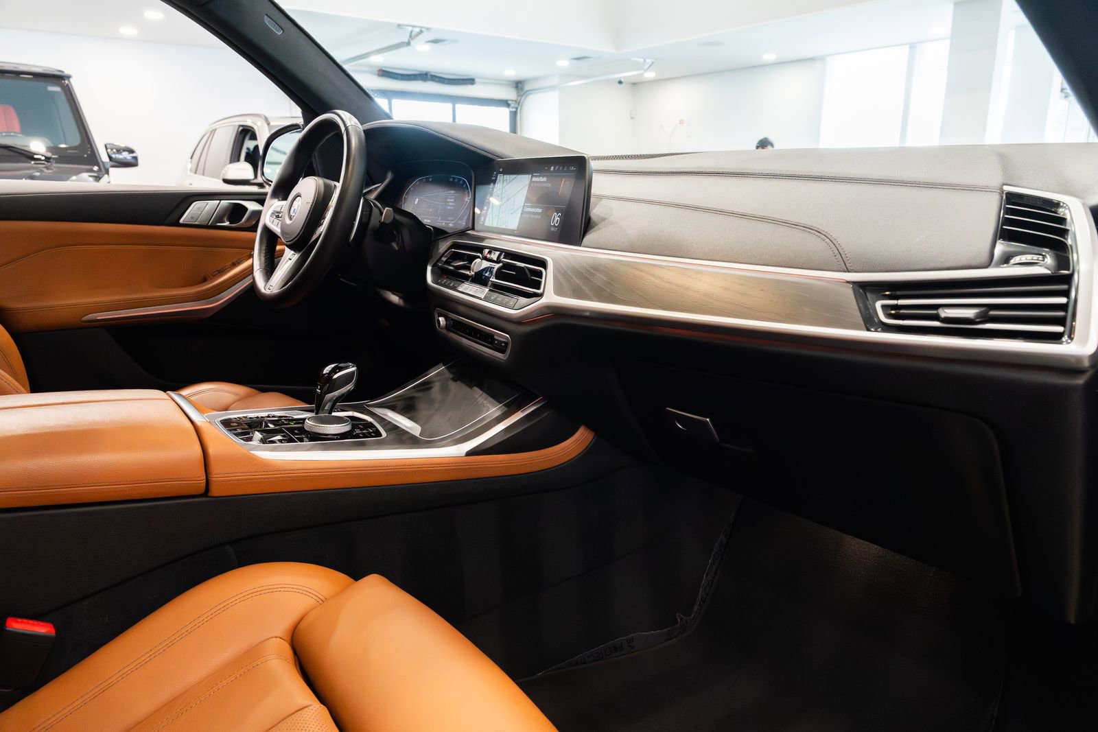 Used 2022 BMW X7 xDrive40i w/ M Sport Package image 28