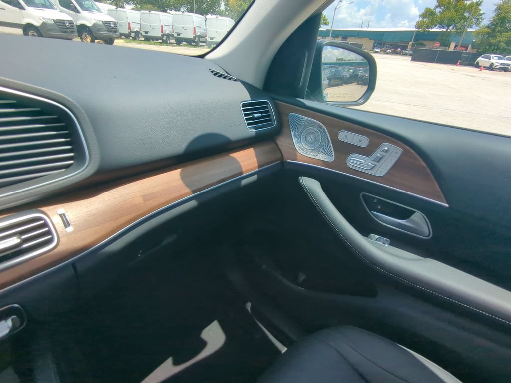 Used 2025 Mercedes-Benz GLE 350 4MATIC image 4