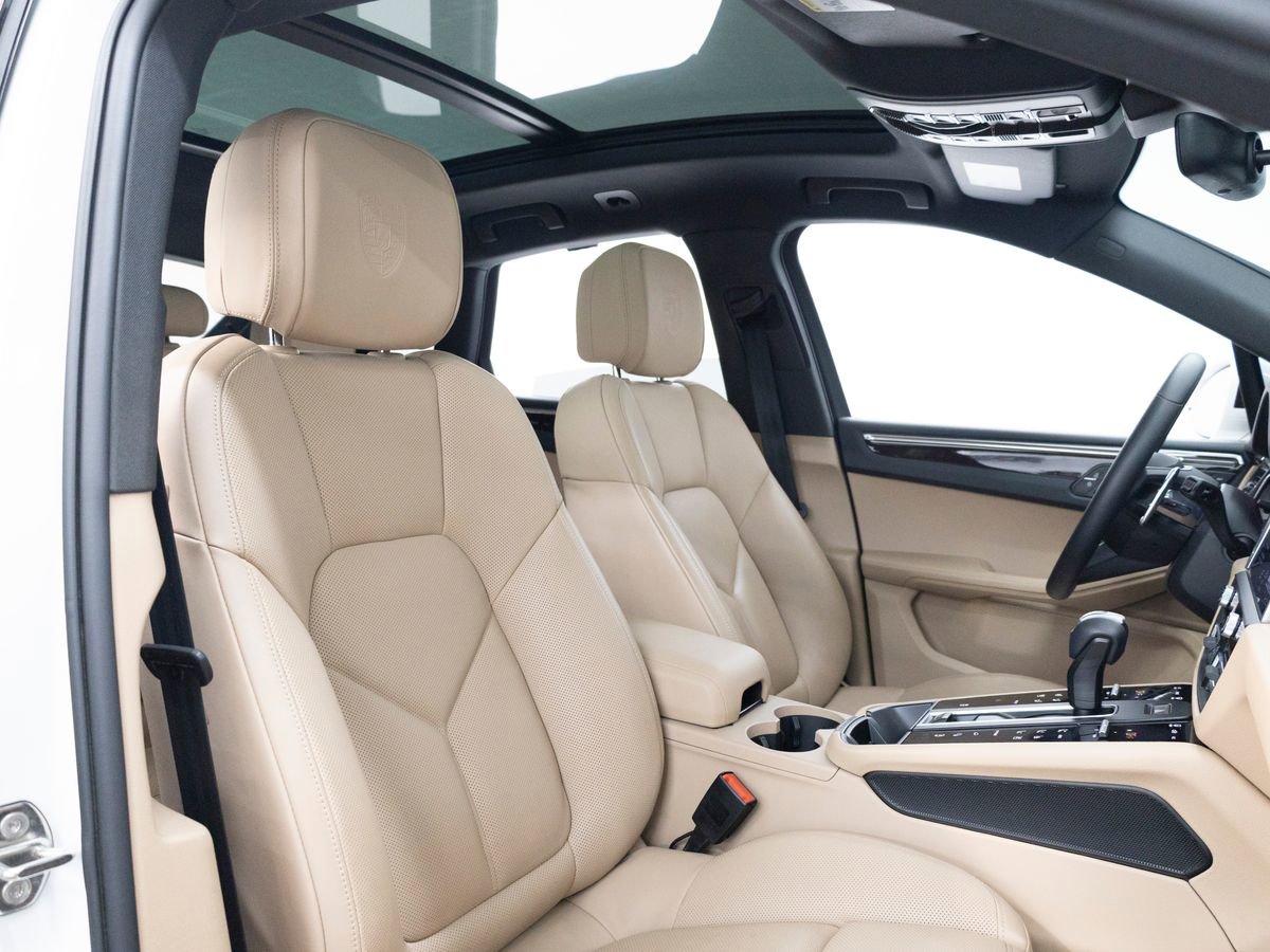 Certified 2025 Porsche Macan image 34