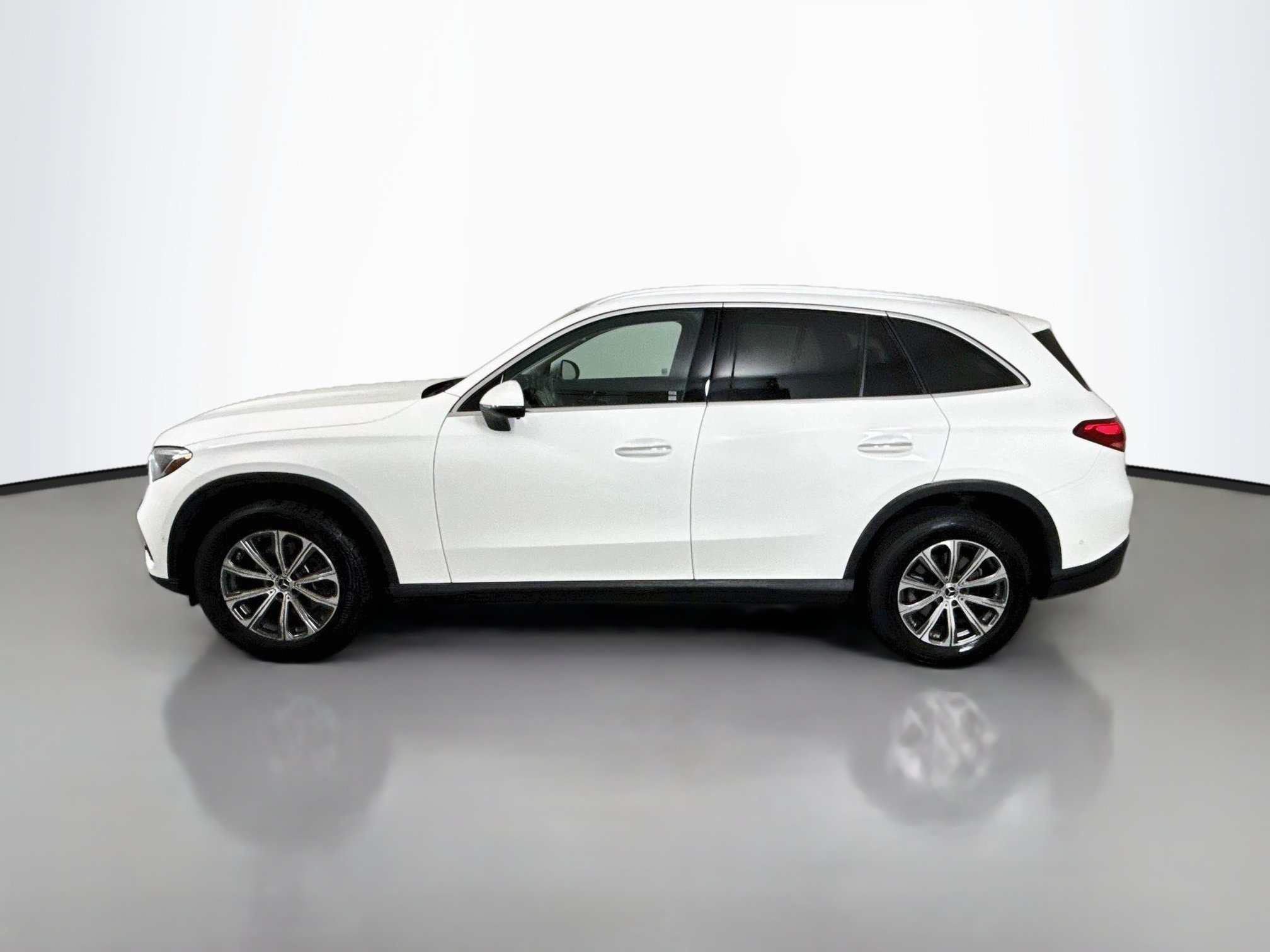 Used 2024 Mercedes-Benz GLC 300 4MATIC image 4
