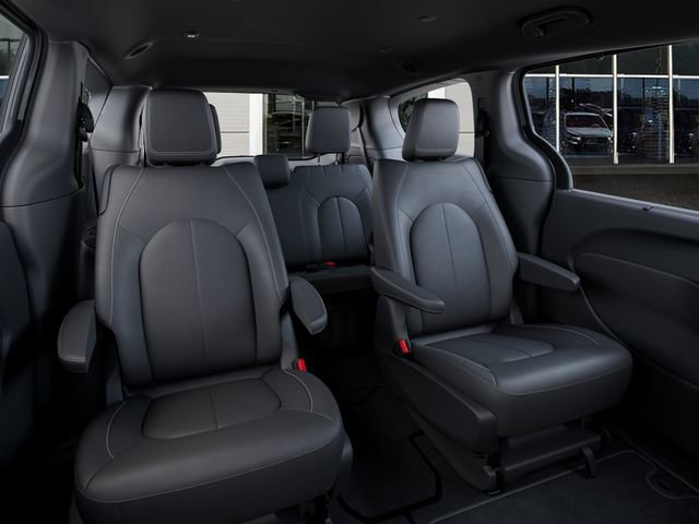 New 2026 Chrysler Pacifica Select image 15