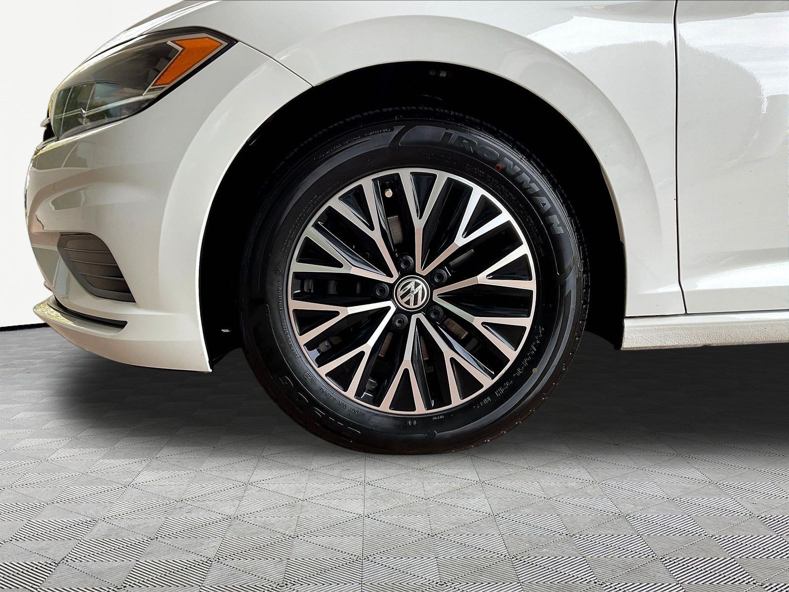Used 2019 Volkswagen Jetta SE w/ Cold Weather Package FWD image 31
