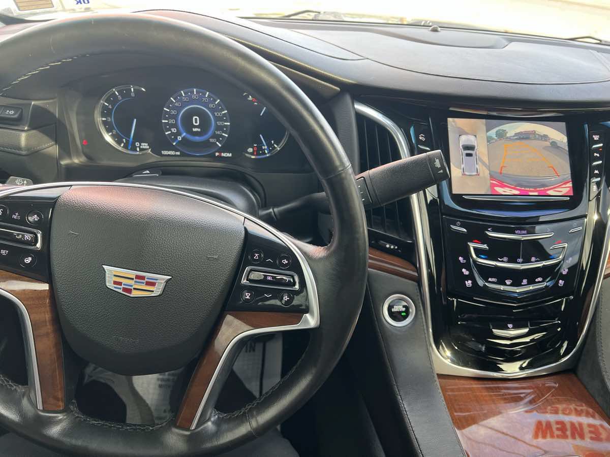 Used 2016 Cadillac Escalade Luxury AWD/4WD image 12