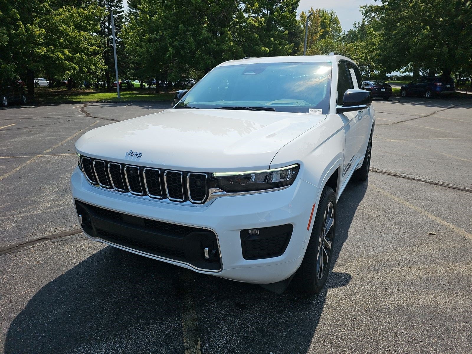 Used 2023 Jeep Grand Cherokee Overland w/ Adv Protech Group III AWD/4WD image 2