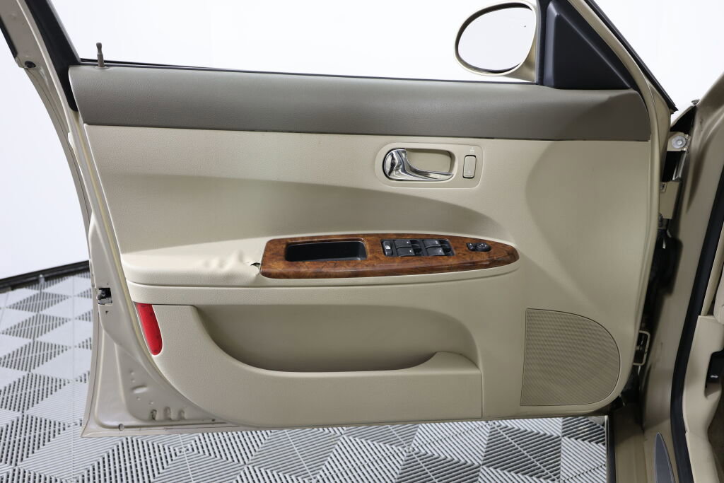 Used 2005 Buick LaCrosse CXL image 12