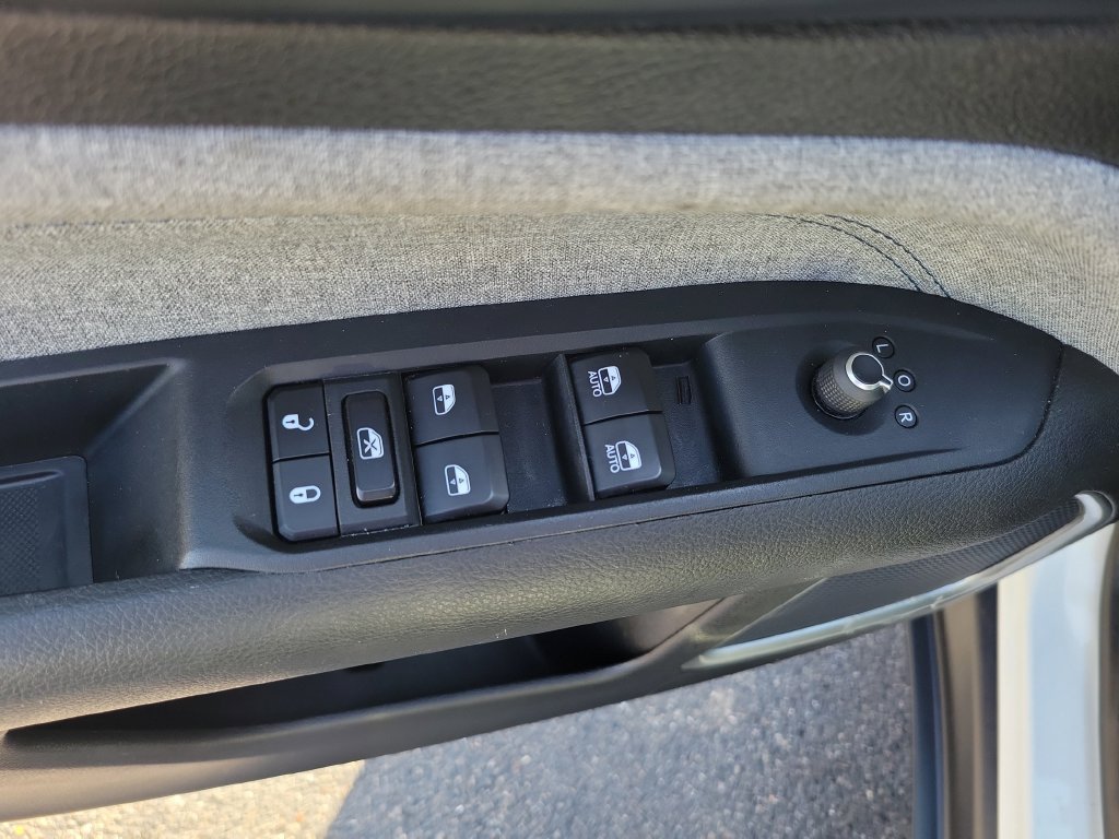 Used 2024 Jeep Compass Latitude AWD/4WD image 23