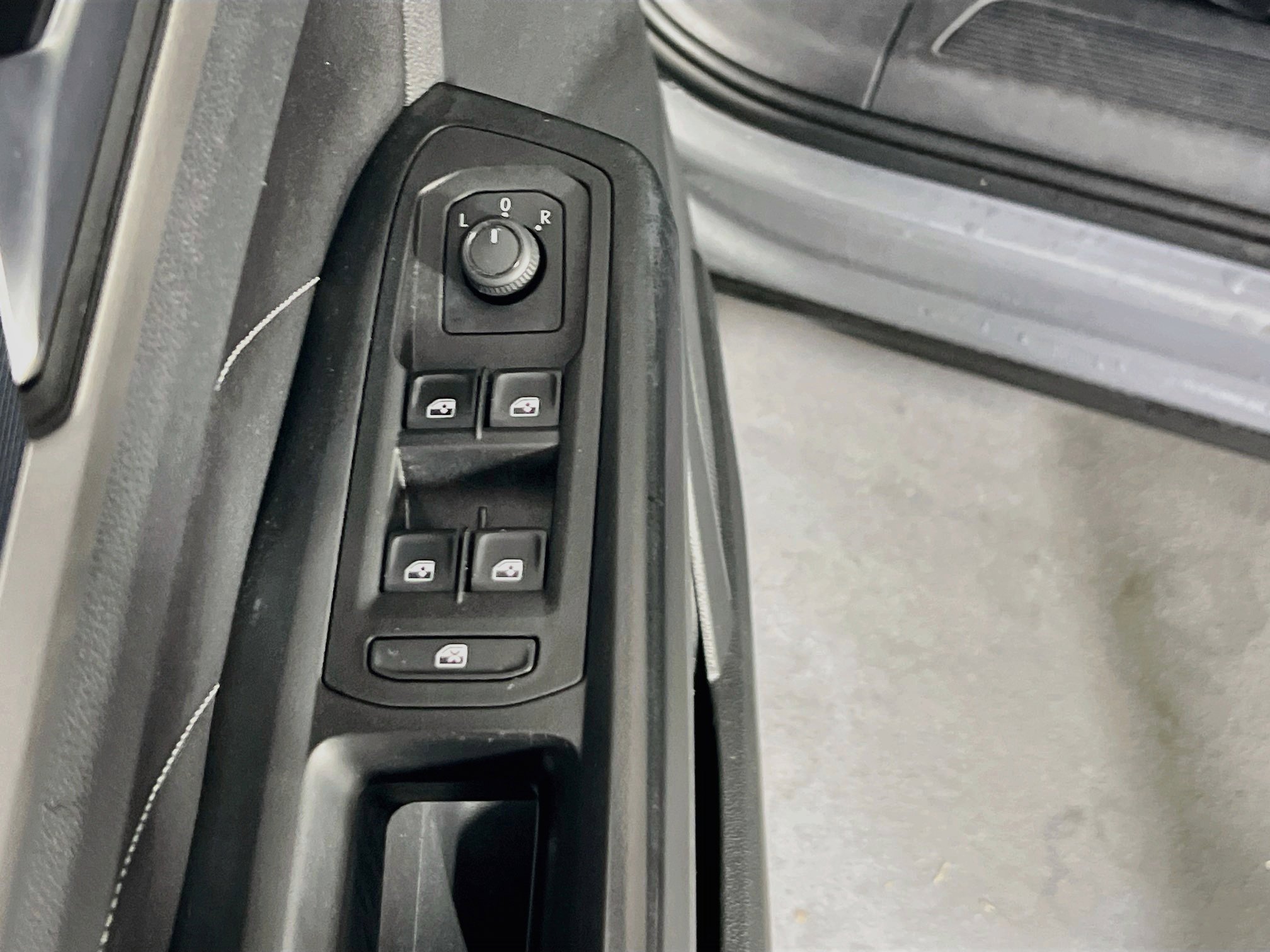 Used 2020 Volkswagen Atlas Cross Sport SEL R-Line AWD/4WD image 18