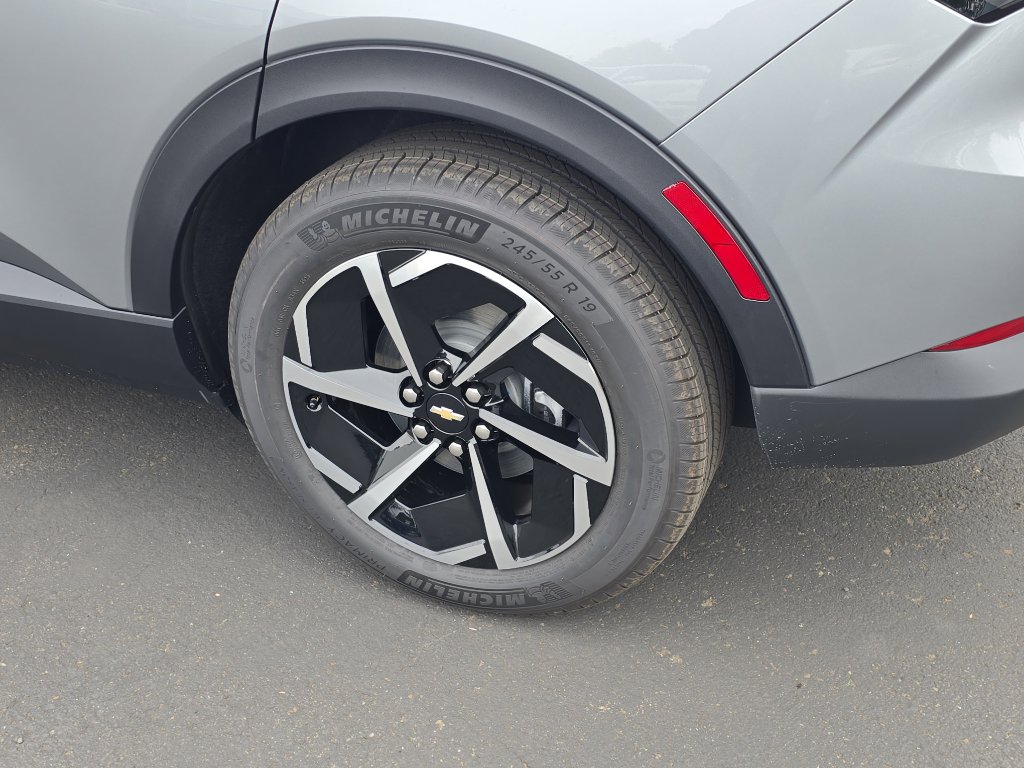 New 2026 Chevrolet Equinox EV LT image 11