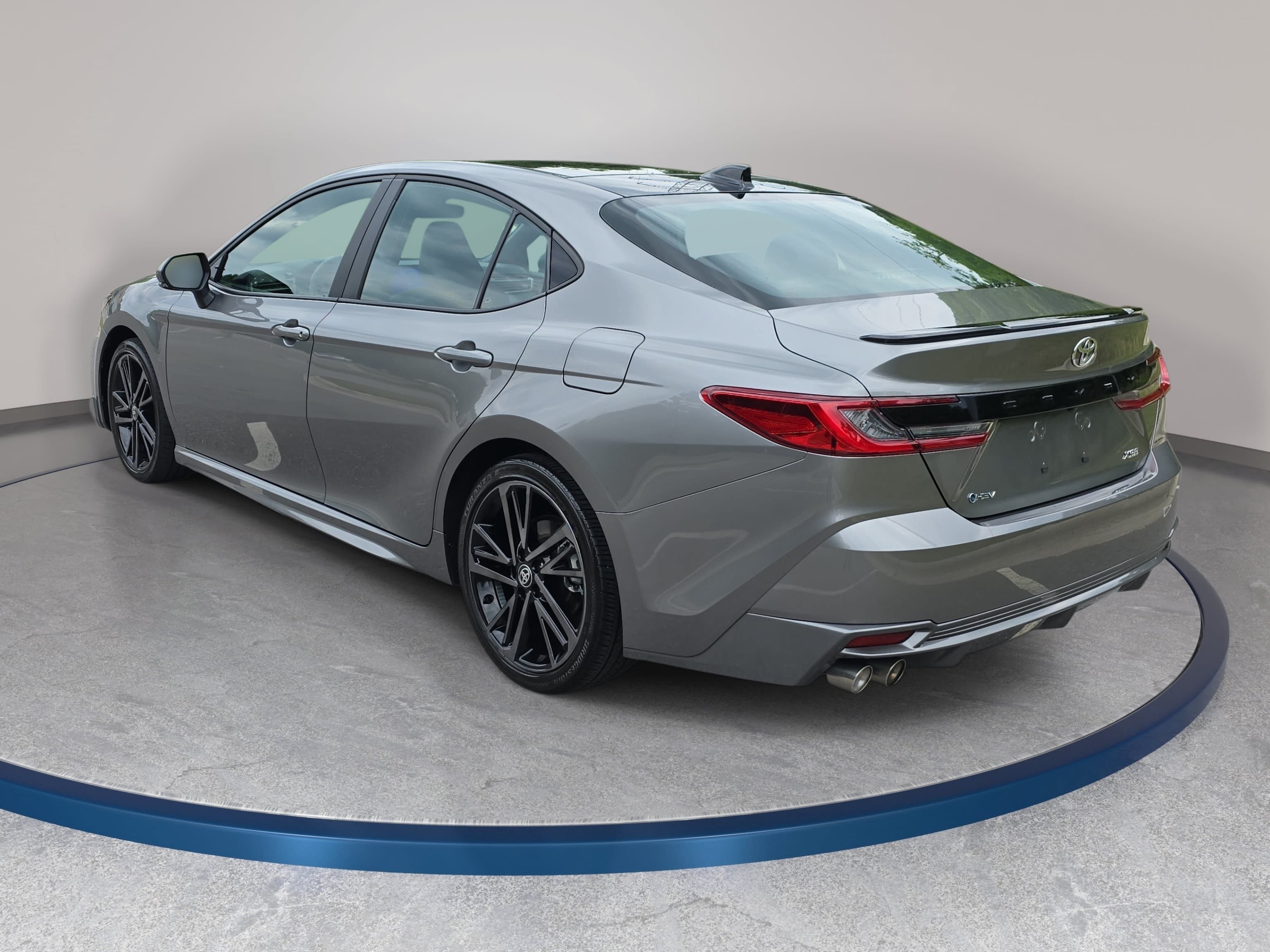 Used 2025 Toyota Camry XSE FWD image 7