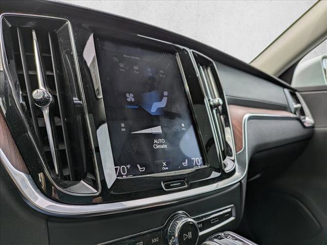 Used 2020 Volvo V60 T5 Cross Country w/ Protection Package Premier image 11