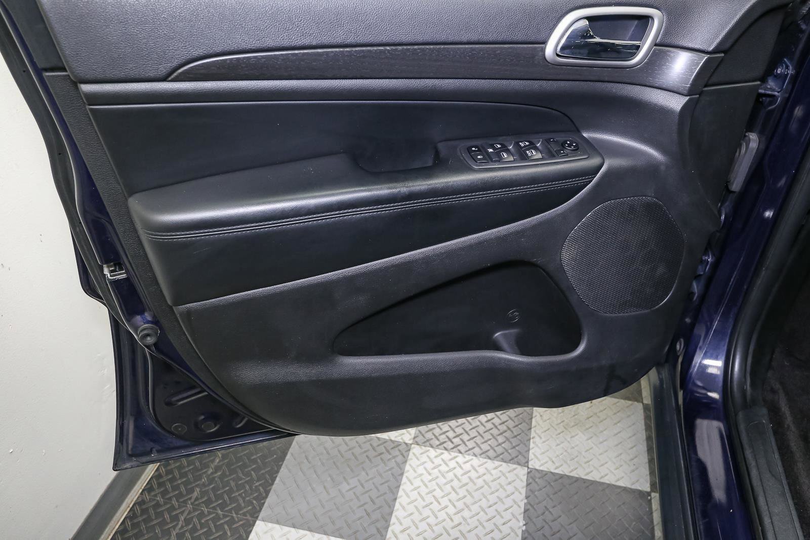 Used 2018 Jeep Grand Cherokee Laredo image 38